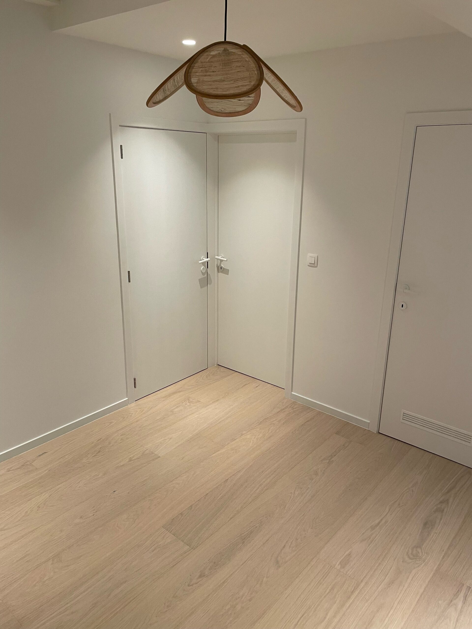 Flatiron - Veneered Plank